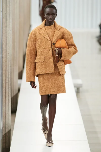 Look 28